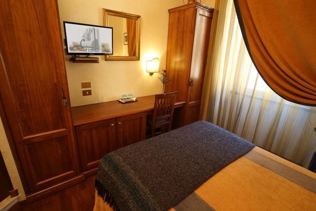 Al Colonnato Di San Pietro Couette-café 3*